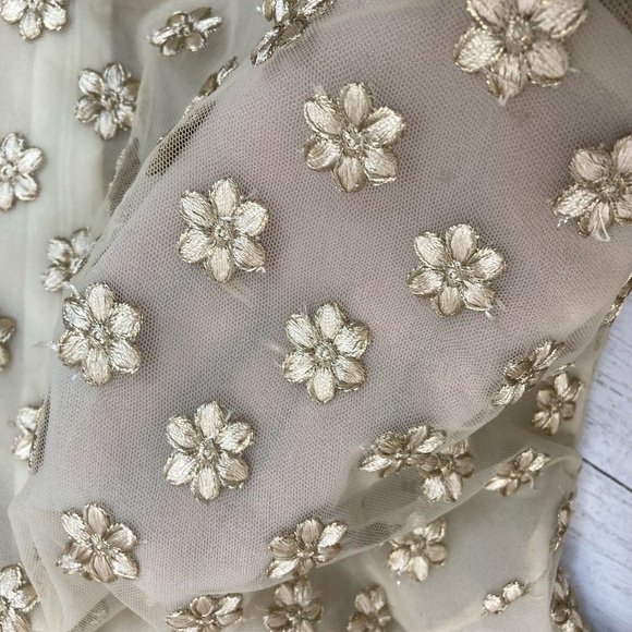 Vilagallo Embroidered Metallic Gold Blouse - Picture 9 of 12